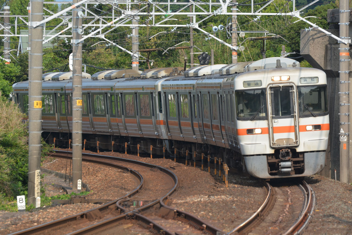 【自費出版書】御殿場線物語●旧東海道本線各駅停車の旅 御殿場線ものがたり | 宮脇 俊三,黒岩 保美 | 絵本ナビ