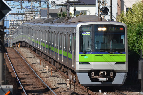 2020年のクリスマス 密連化 都営新宿線、全車両10両化で起きる珍しい