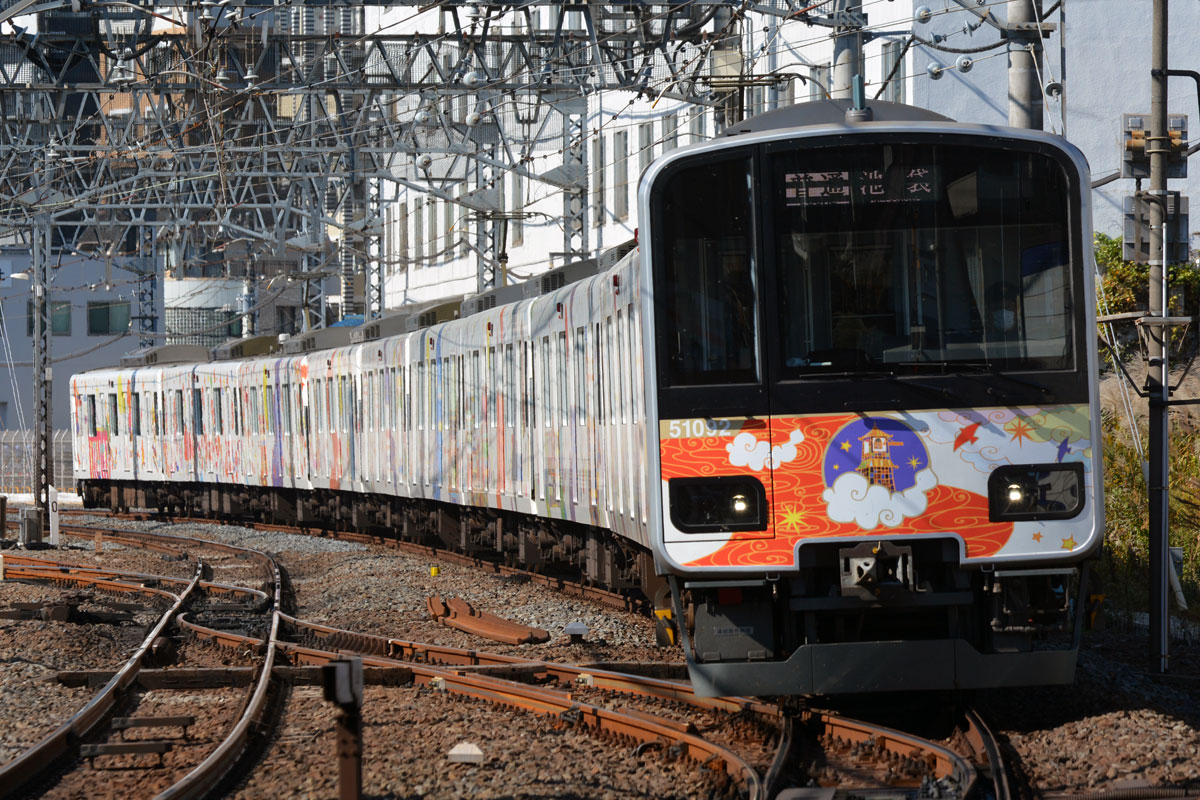 東武50000系51095F – 4号車の5号車寄り