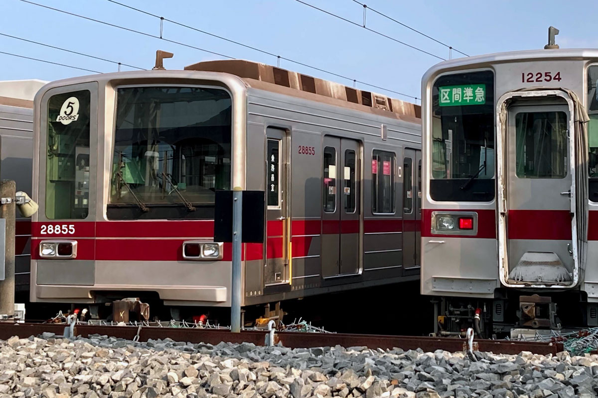 東武20000系21812F – 4号車の5号車寄り