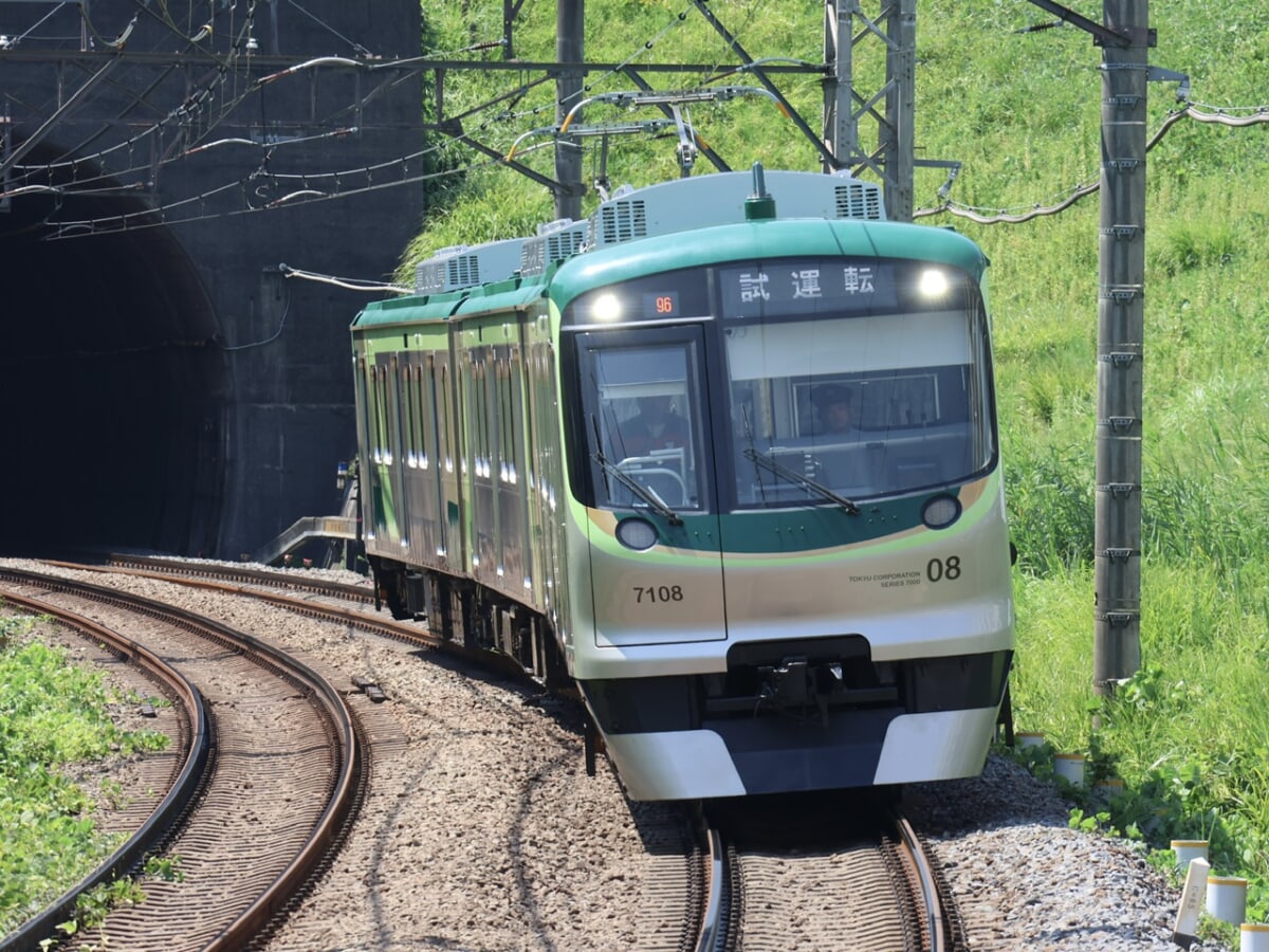 052a8937
