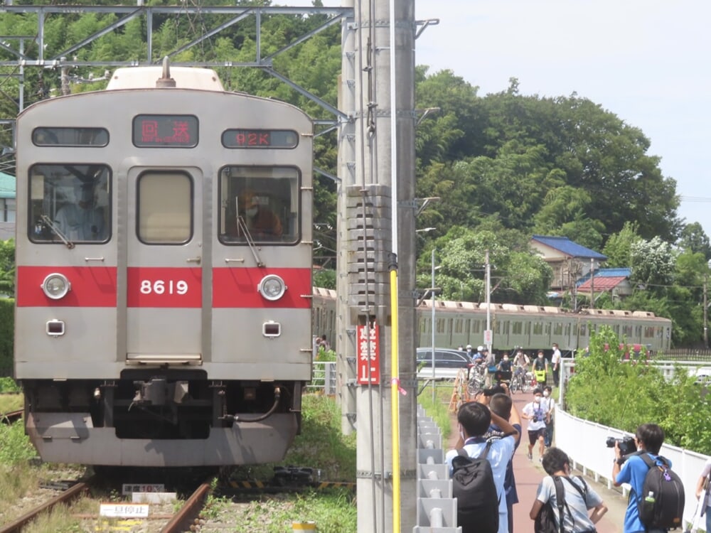 bee5f8a9-ff0c-42b2-984d-88c060223c88